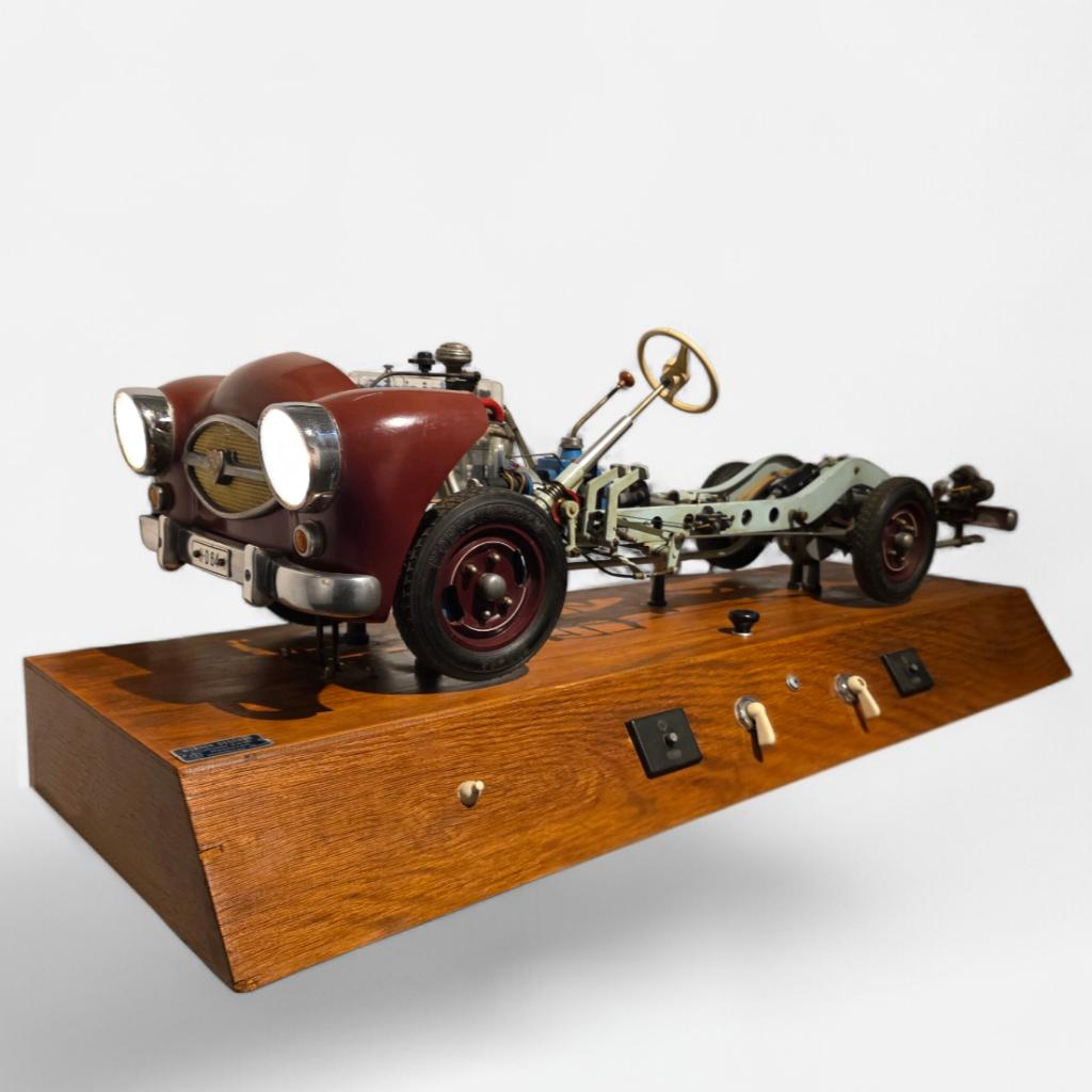 Modèle unique dápprentissage de la technologie automobile, Antiquités & Art, Curiosités & Brocante, Enlèvement