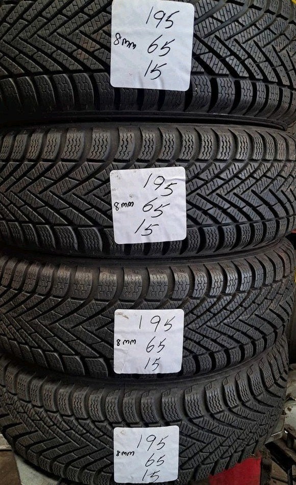 1956515 195/65/15 195/65r15 Démo hivernale 8 mm Pirelli, Enlèvement