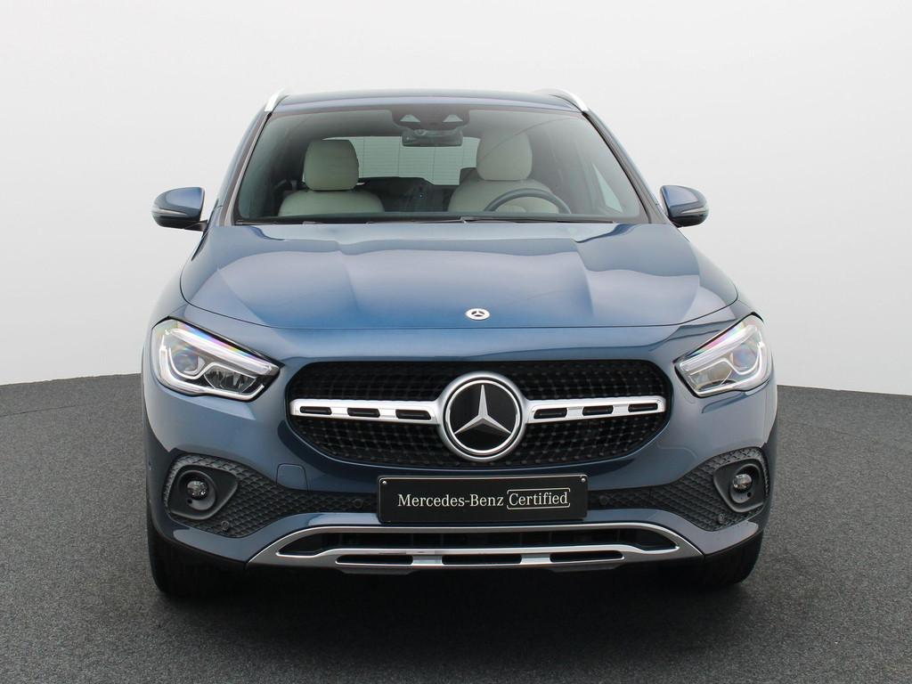 Mercedes-Benz GLA 180 Business Line + LEDER + LED + CAMERA +, Auto's, Stof, Gebruikt, 4 cilinders, 5 zetels