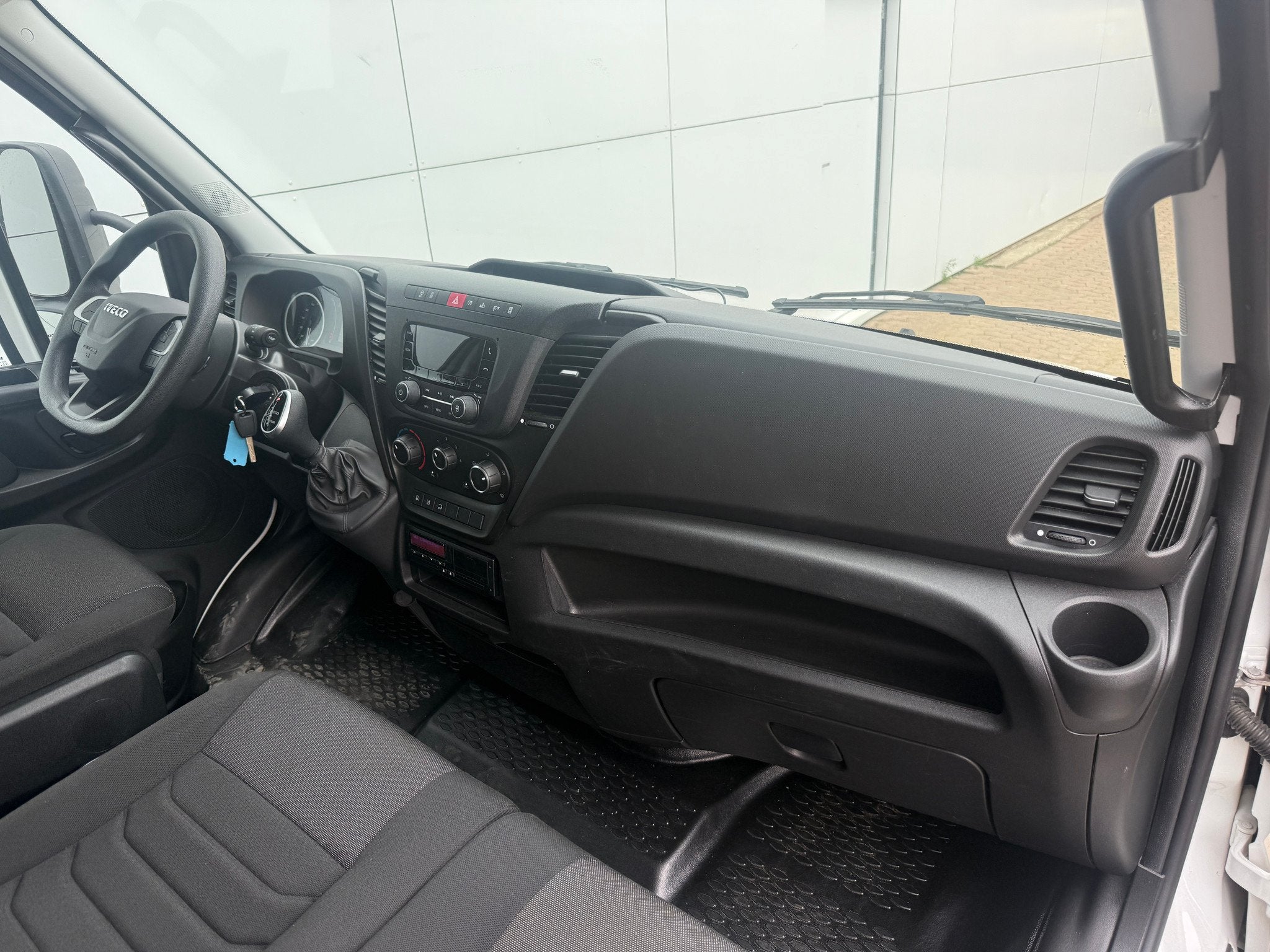 Iveco Daily 72C18 3.0 Automaat Dubbellucht 1000kg Laadklep A, Auto's, Automaat, Achterwielaandrijving, Gebruikt, Euro 6