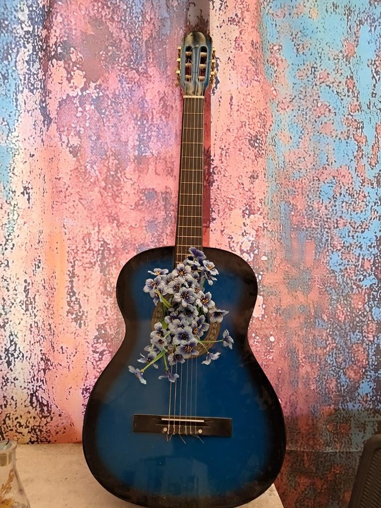 Guitare acoustique bleue brillante – à réparer ou déco, Musique & Instruments, Instruments à corde | Guitares | Acoustiques, Enlèvement