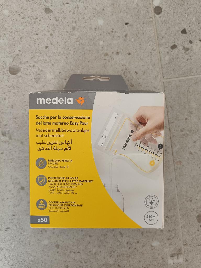 Medela borstvoedingszakjes met tuit + extra zakjes, Ophalen, Zo goed als nieuw, Overige typen