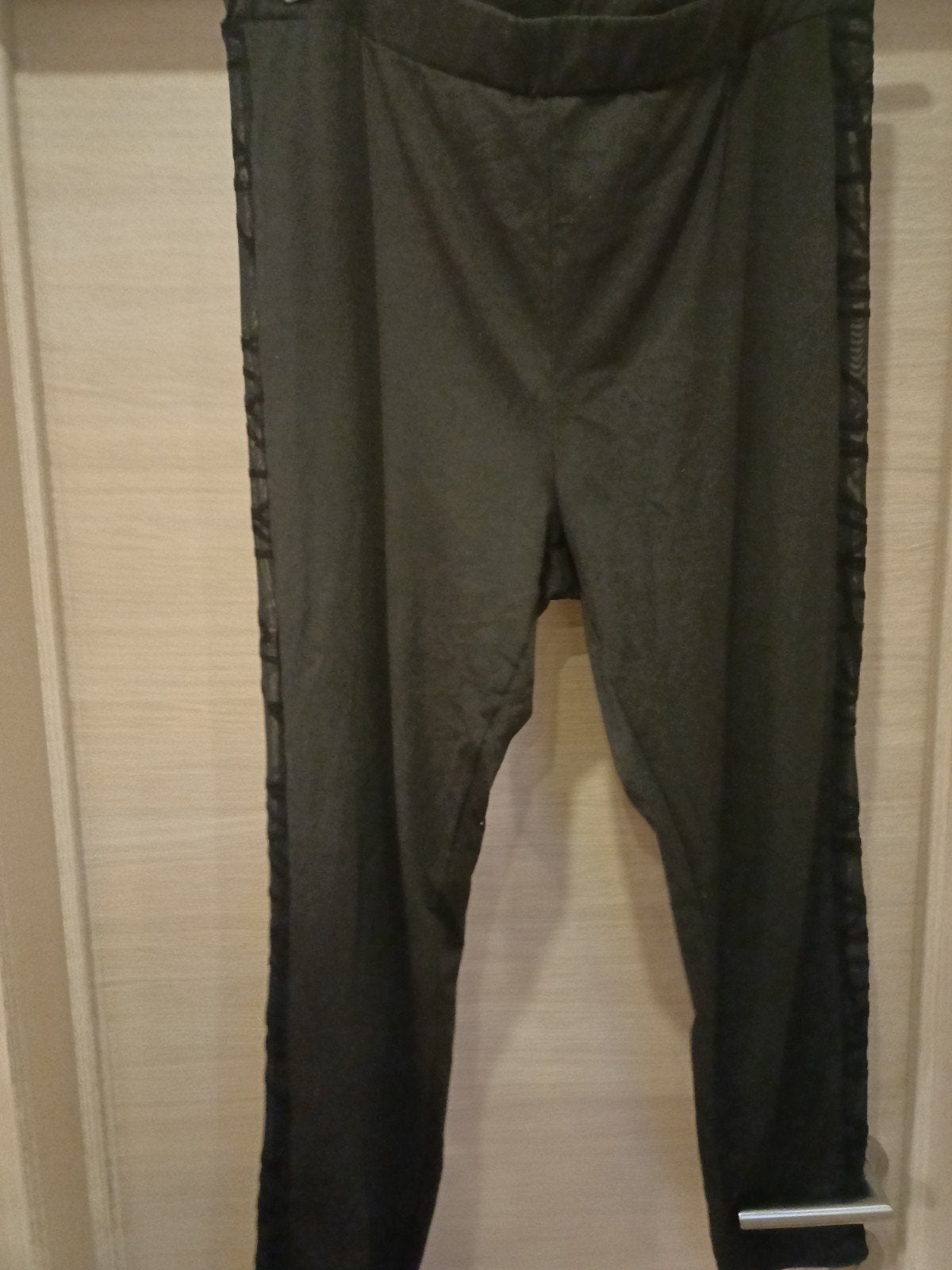 Zwarte legging sportieve look. Mooie zijkant XL, Kleding | Dames, Leggings, Maillots en Panty's, Ophalen of Verzenden, Zo goed als nieuw