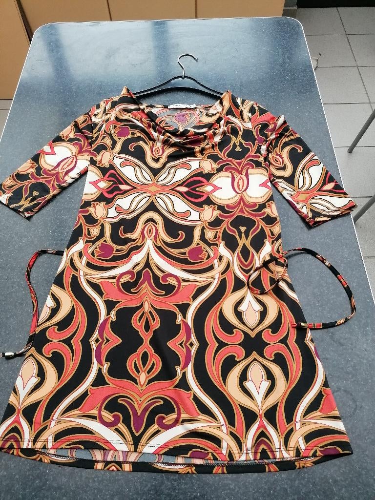 jurk nieuw Lola &Liza 38 retro- print zwart- oranje- wit, Neuf, Taille 38/40 (M), Enlèvement ou Envoi, Lola&Liza