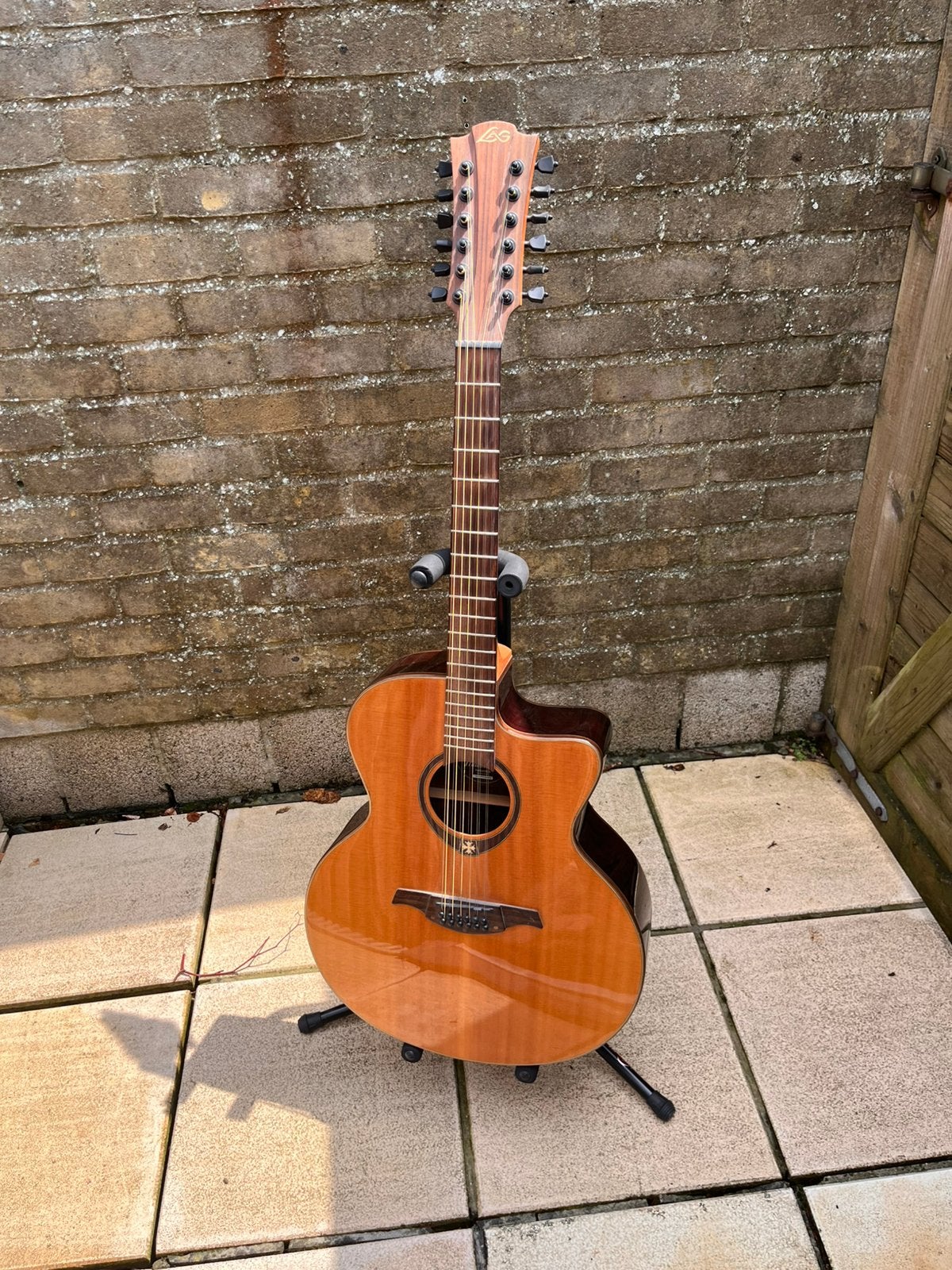 LAG 12 string gitaar, Ophalen, Zo goed als nieuw