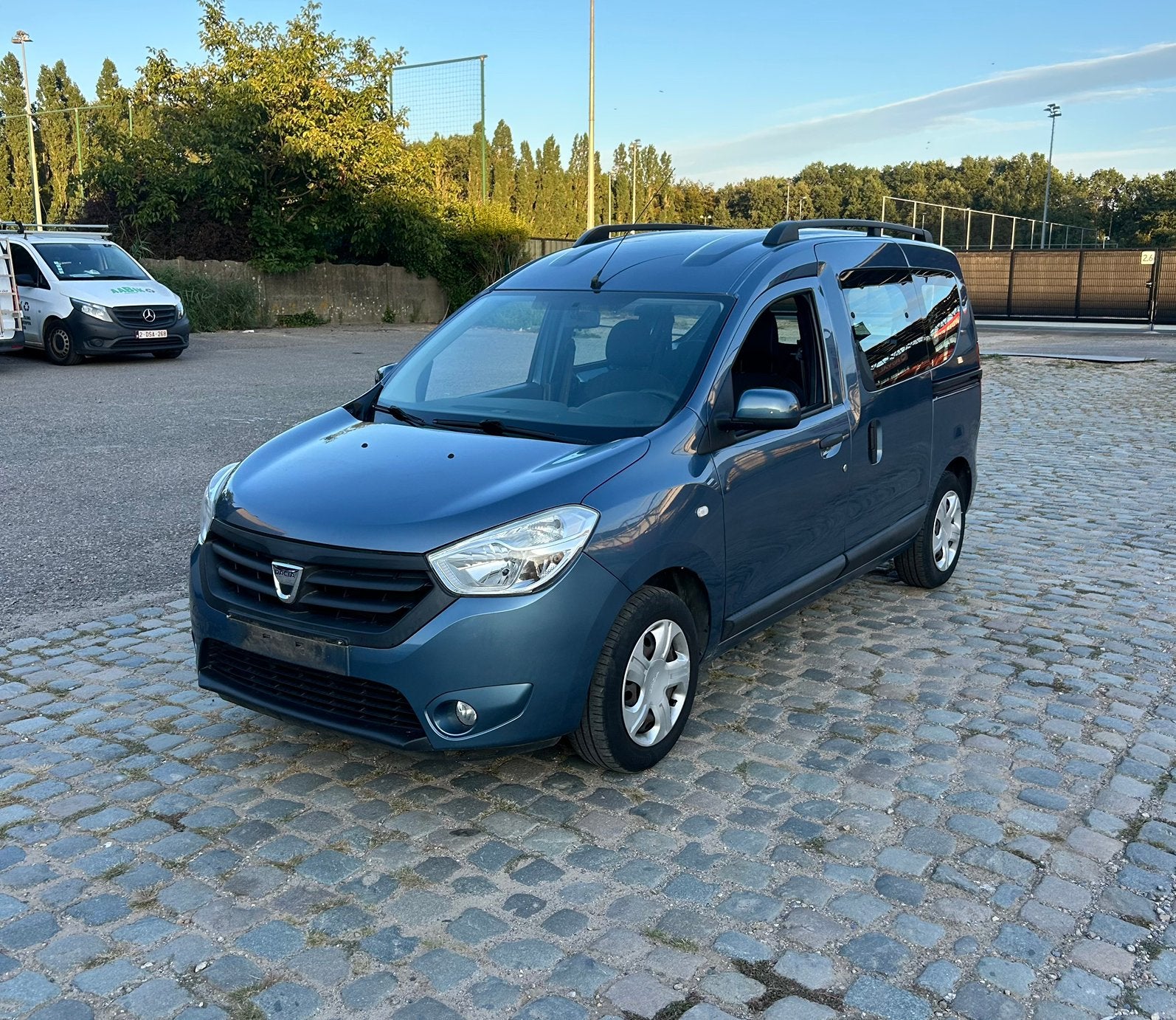 DACIA DOKKER 2013 • 1.6BENZINE • 33.000KM • NAVI, Auto's, Monovolume, Bedrijf, Handgeschakeld, Dokker