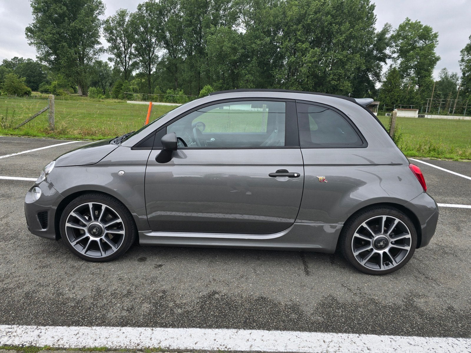 Abarth 595C Turismo 17093km!!! 2023 reeds gvv, Auto's, Voorwielaandrijving, 4 zetels, Cabriolet, Leder