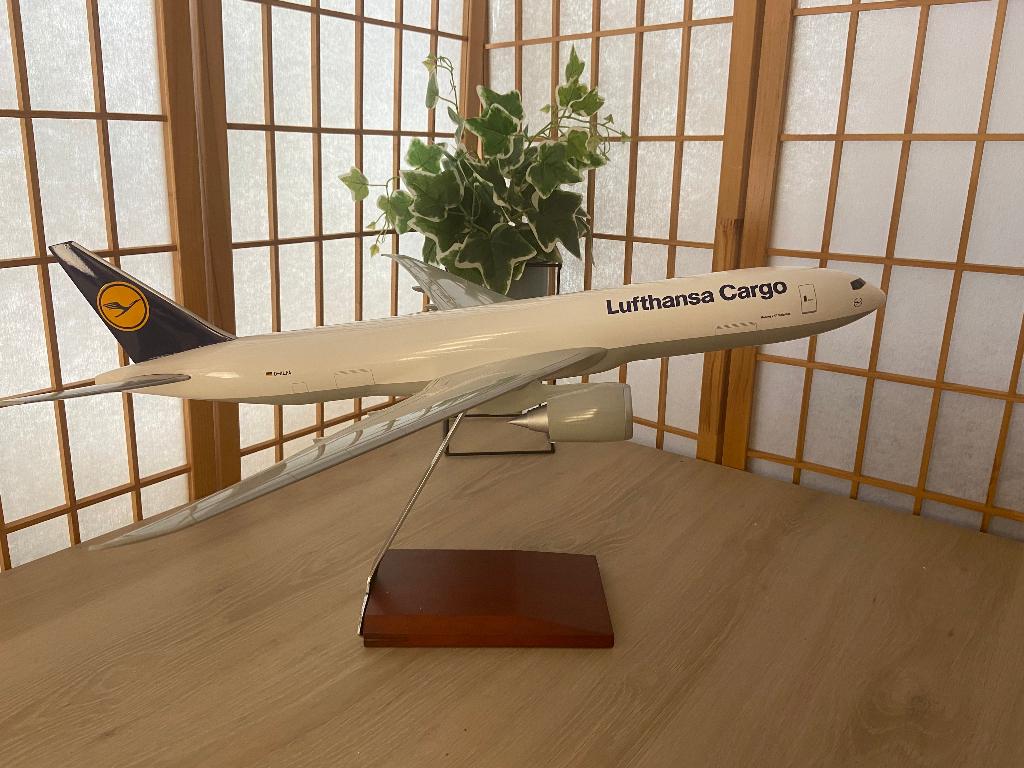 Lufthansa Cargo B777F 1:100, Ophalen of Verzenden, Nieuw