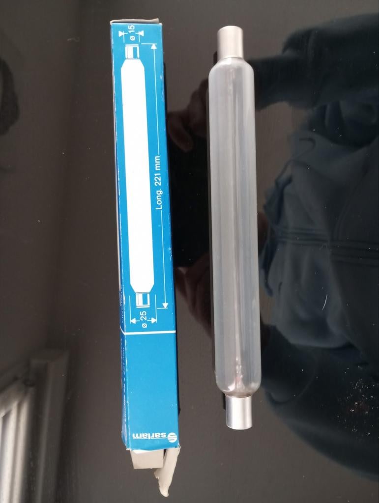 Tube LINOPALE Néon De 25 x 111
De Marque SALARM, Neuf, Maison & Meubles, Lampes | Plafonniers, Enlèvement ou Envoi, Neuf, Verre