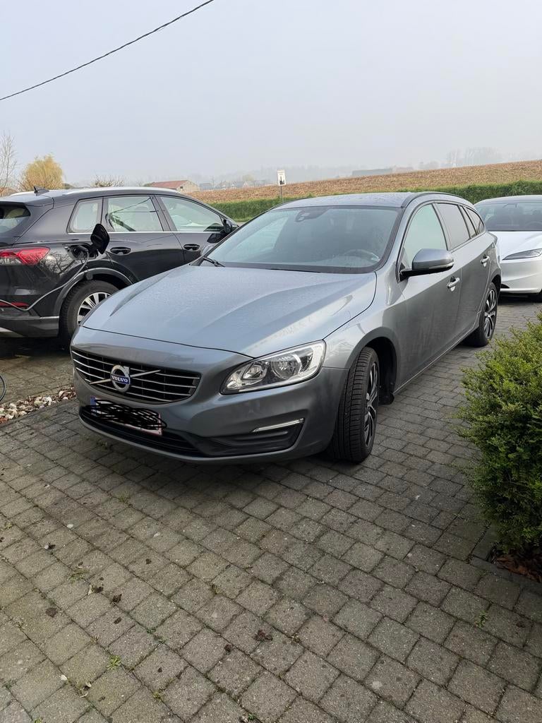 Volvo V60 D2 2018, Auto's, Volvo, Particulier, V60, Trekhaak, Diesel, Euro 6, Break, 5 deurs, Handgeschakeld, Zilver of Grijs