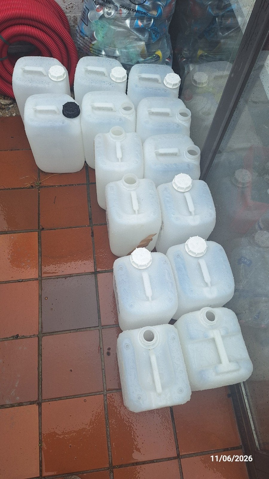 Gratis bidons, Divers, Enlèvement