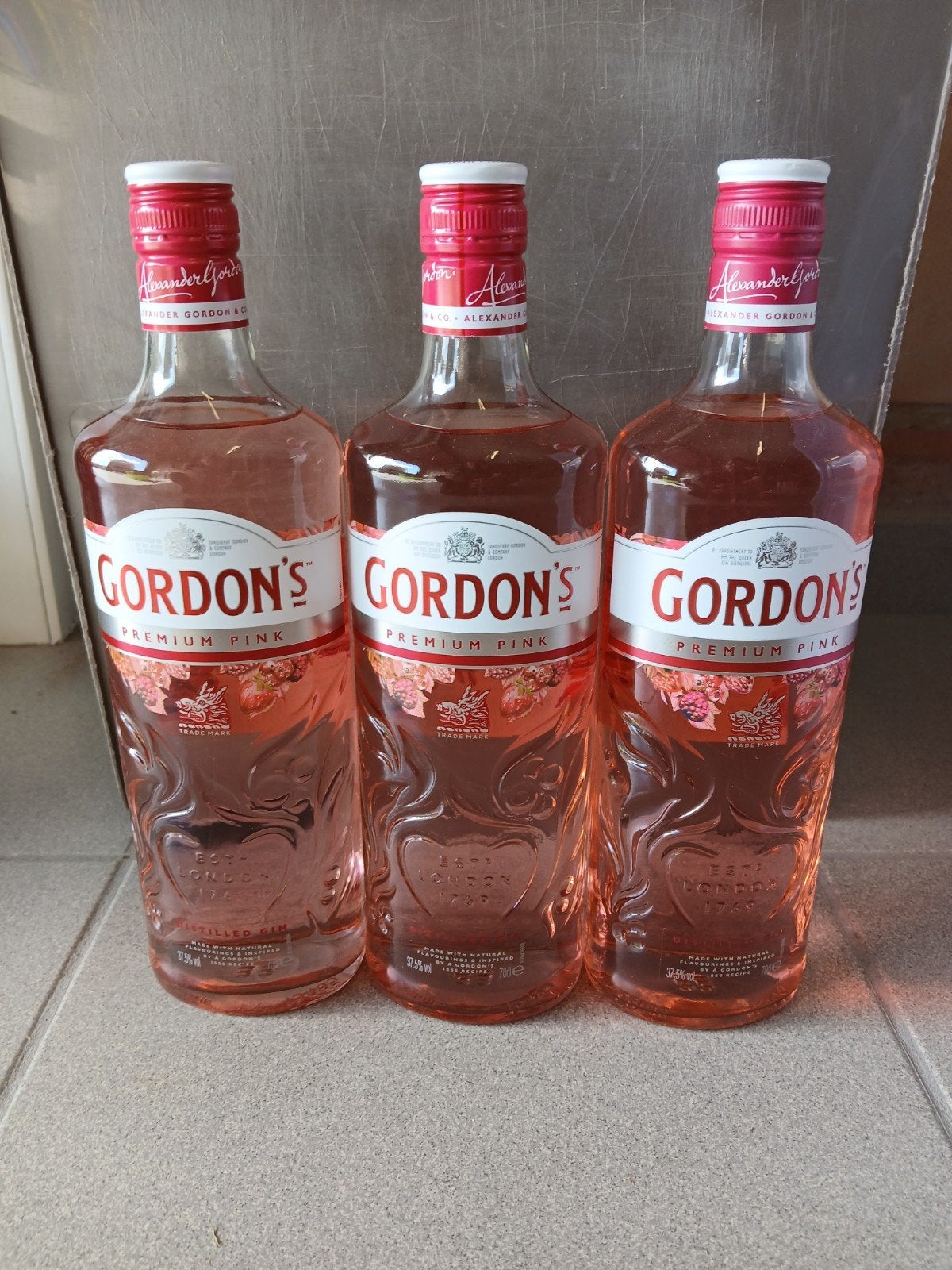 Lot de 3 bouteilles de Gordon's premium pink gin 70 cl, Collections, Vins, Enlèvement, Neuf, Autres régions, Autres types
