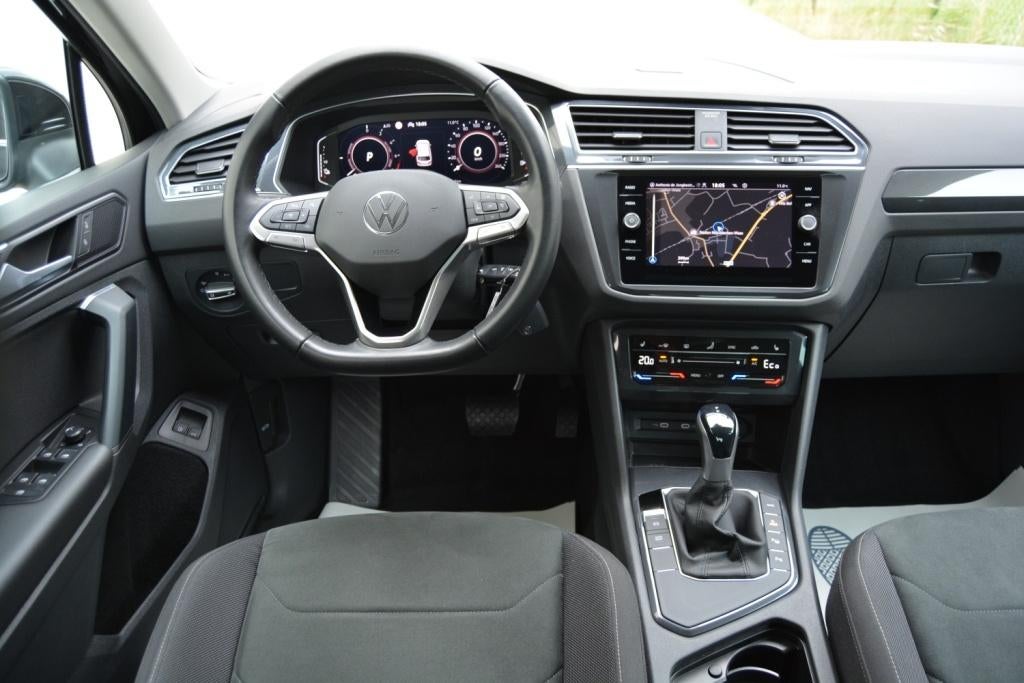 VW Tiguan eHybrid 1.4 Elegance 245PK Matrix LED/Navi/M: 2023, Auto's, 4 cilinders, Zwart, Lichtsensor, Bedrijf
