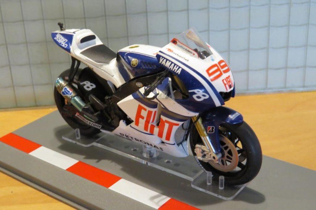 Jorge Lorenzo Yamaha YZR-M1 2010 1:18, Enlèvement ou Envoi, Neuf, Moteur, Autres marques