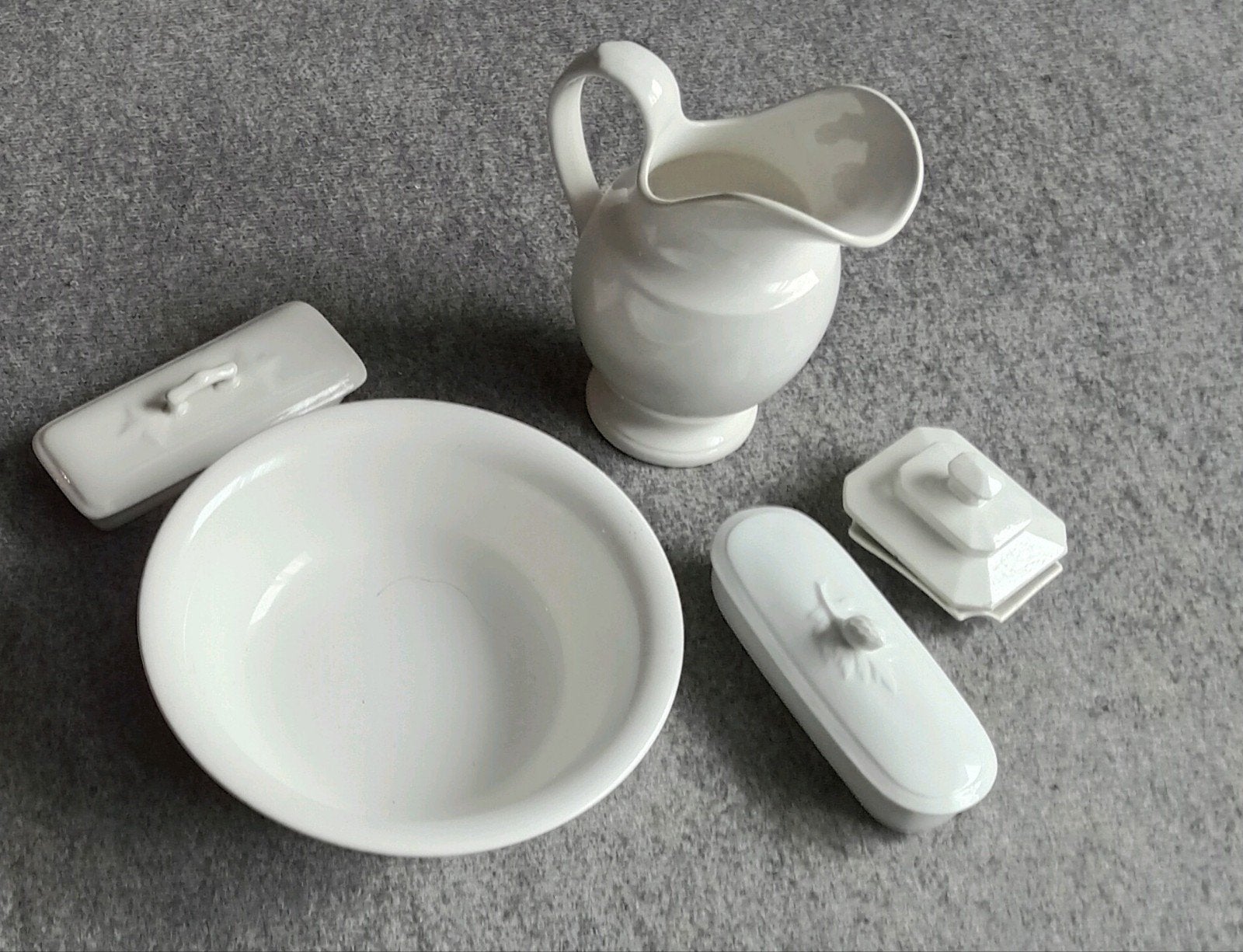 Ensemble de toilette en porcelaine blanche, Antiquités & Art, Enlèvement