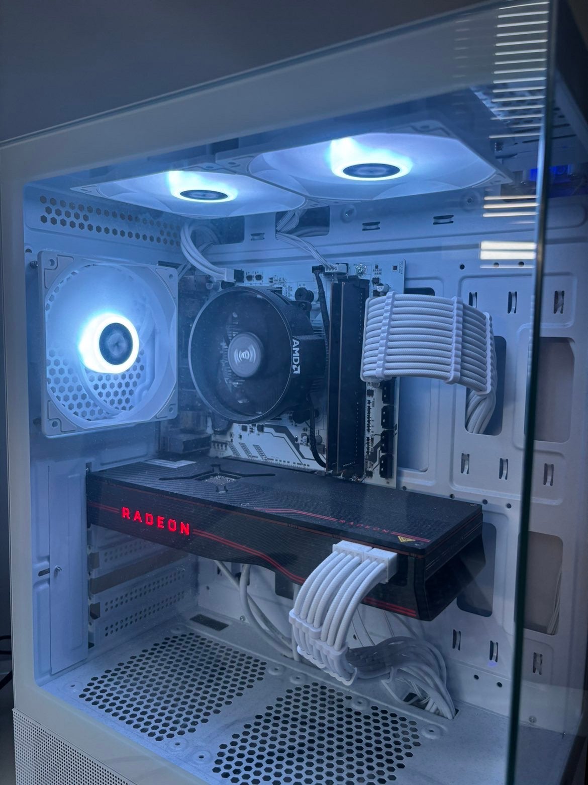 Gaming PC 5600X + RX 5700 XT - White Case - Zeer Goede Staat, Ophalen, Zo goed als nieuw, Gaming, SSD