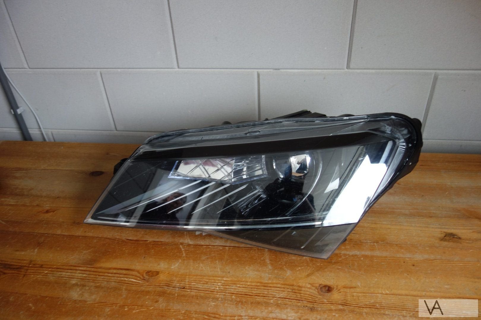 Skoda Superb 2014 - 2019 koplamp links xenon 3 modules €200, -, Utilisé, Skoda, -
