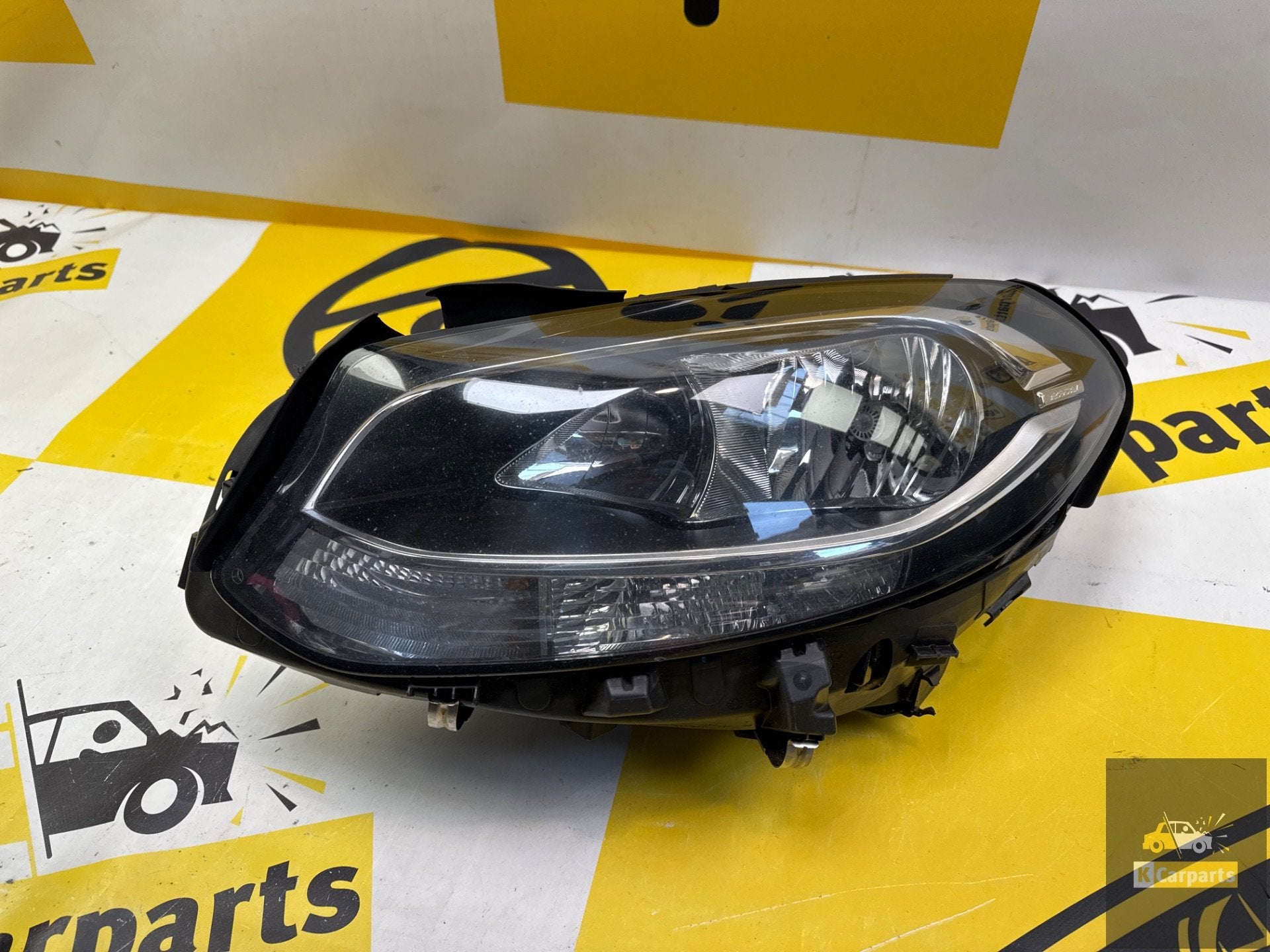 Phare gauche halog ne Mercedes Classe B W246 A2468205361, Mercedes-Benz AG, Mercedes-Benz, Utilisé, Mercedesstrasse 120
70372  Stuttgart, DE