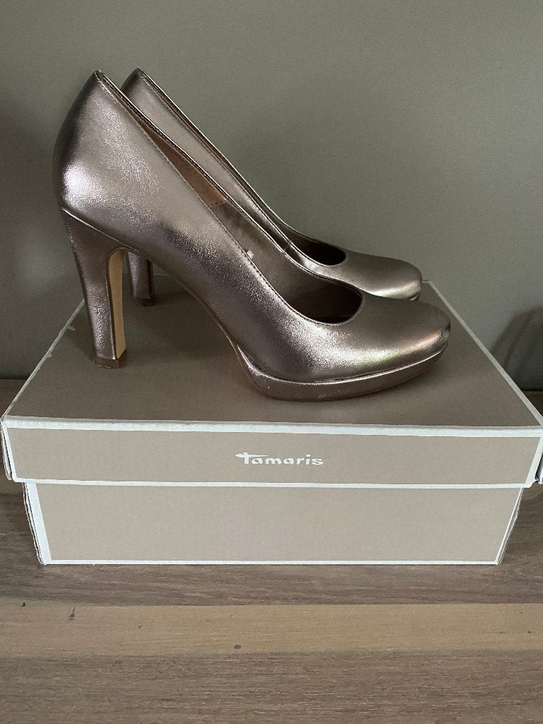 gouden pumps tamaris maat 39, Ophalen of Verzenden, Pumps