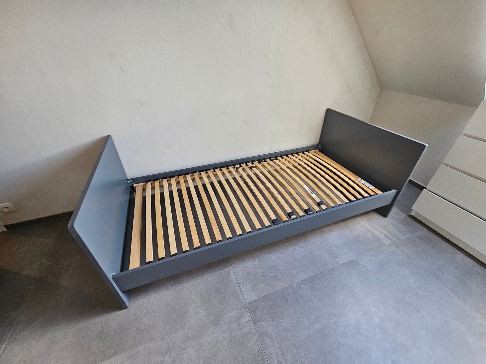 Bed met lattenbodem 2x (ook apart te koop), Ophalen, 200 cm, 90 cm