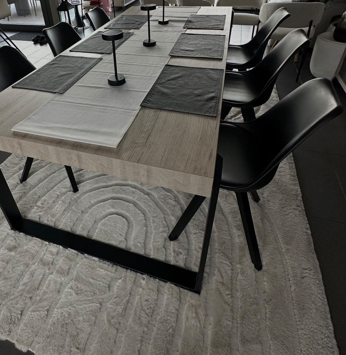 Eetkamertafel met verstelbare poten, Huis en Inrichting, Ophalen