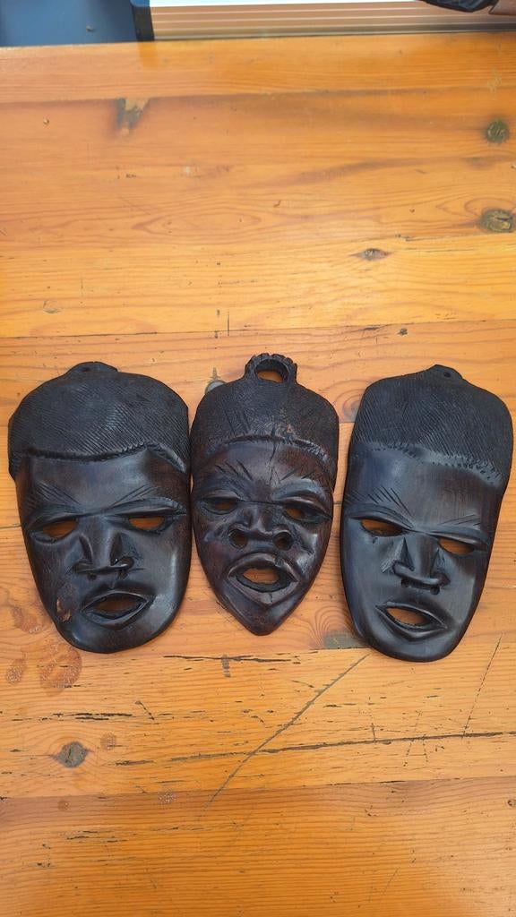 African trio mask, Ophalen, Masker