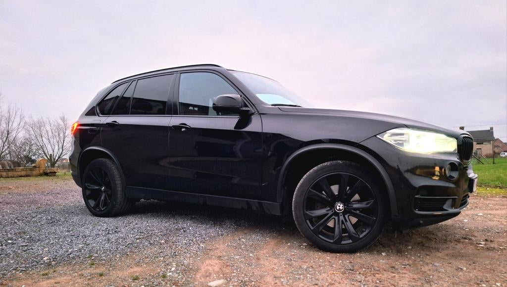 Zwarte BMW X5 hybride, Auto's, Automaat, Zwart, Leder, Bruin
