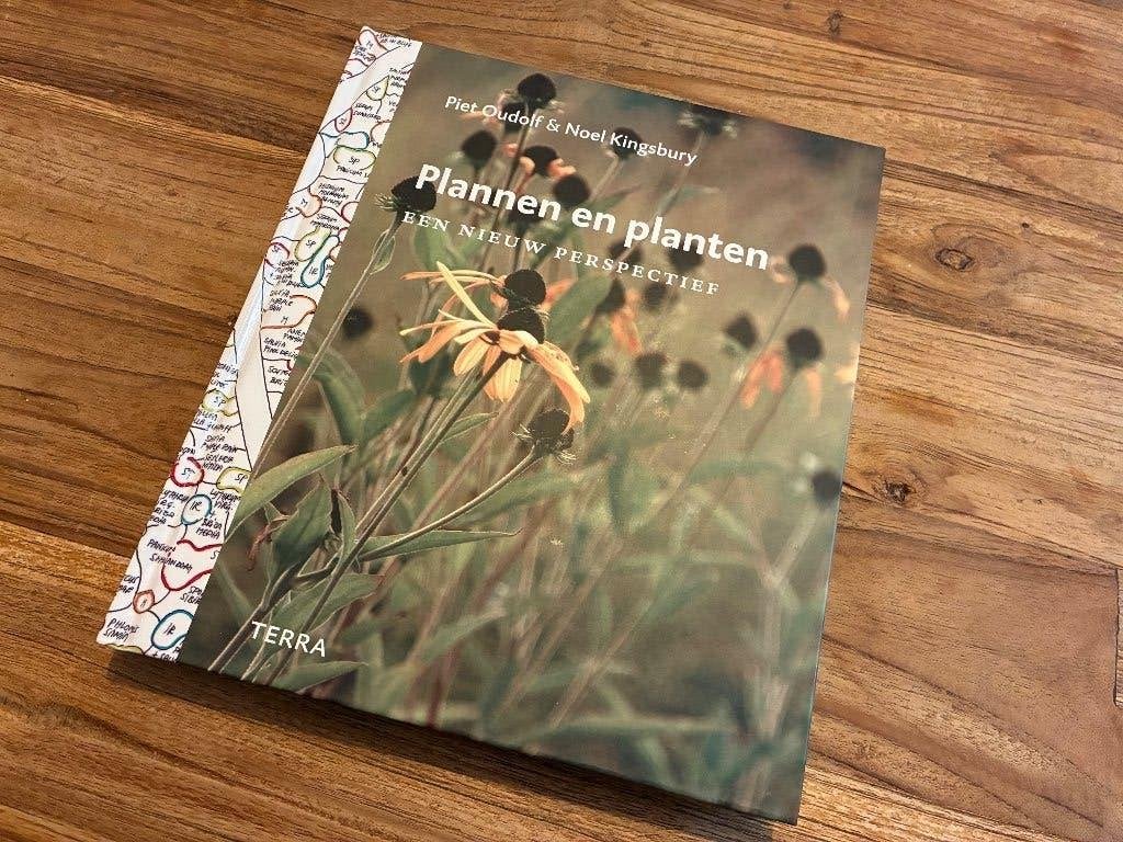 Plannen en planten - Piet Oudolf en Noel Kingsbury, Tuinontwerpen, Piet Oudolf, Ophalen, Gelezen