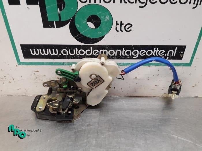 Deurslot Mechaniek 4Deurs rechts-achter van een Kia Sorento, -, -, Ophalen of Verzenden, -