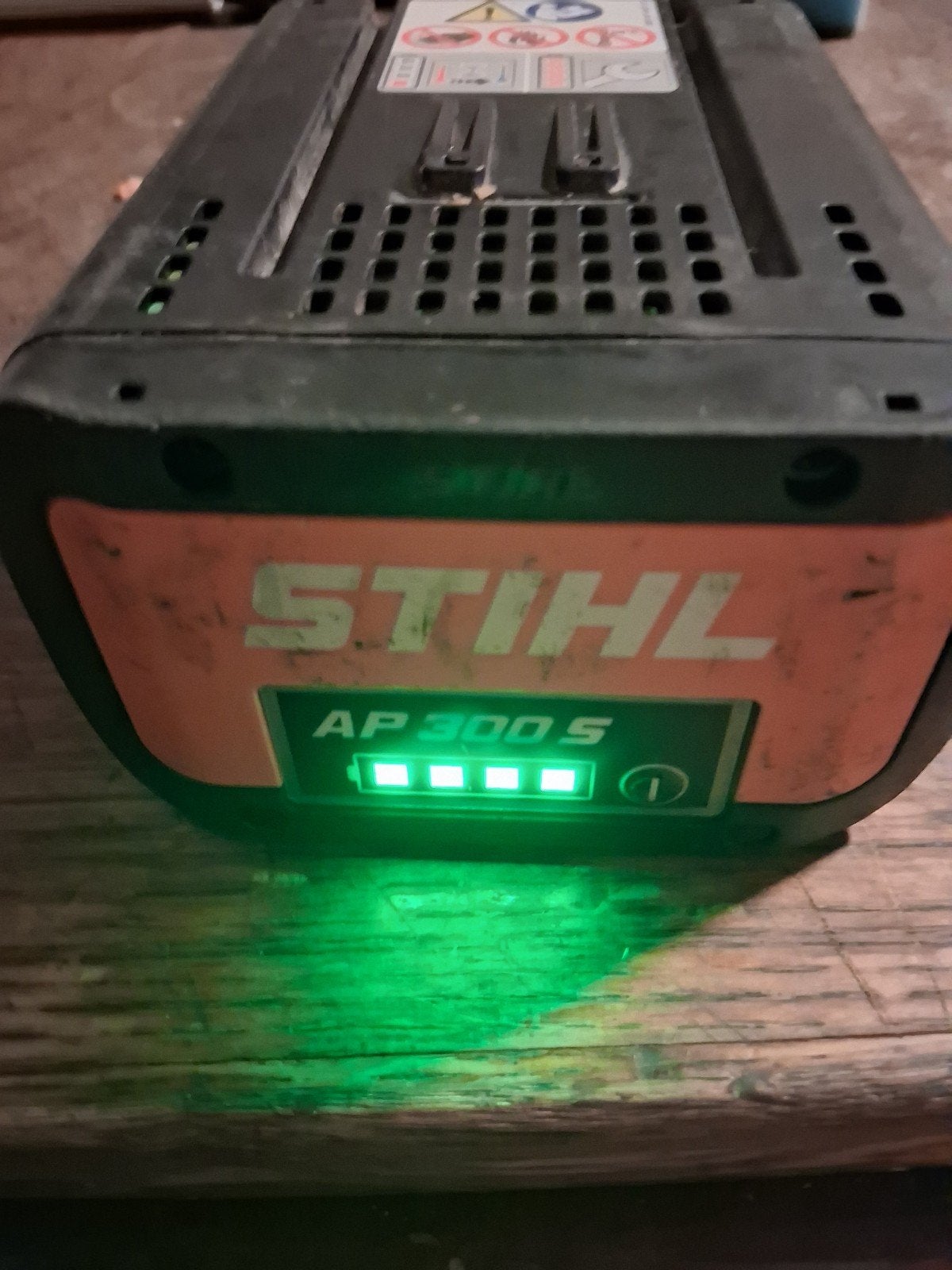 Batterie STIHL AP 300 S (36 V - 7,2 Ah - 281 Wh) — Très bonn, Jardin & Terrasse, Enlèvement ou Envoi, Utilisé, Batterie, Stihl