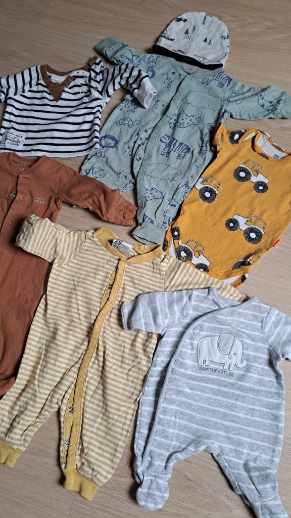 Lot de vêtements pour bébés taille 50 (garçons), Garçon, Enlèvement ou Envoi, H&M, Vêtements de nuit ou Sous-vêtements