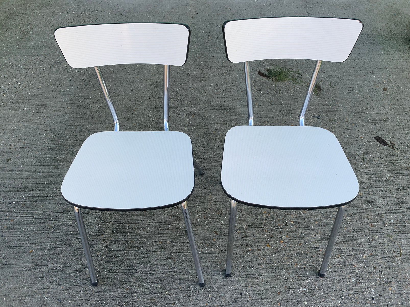 2 Vintage jaren ’60 keukenstoelen, Ophalen