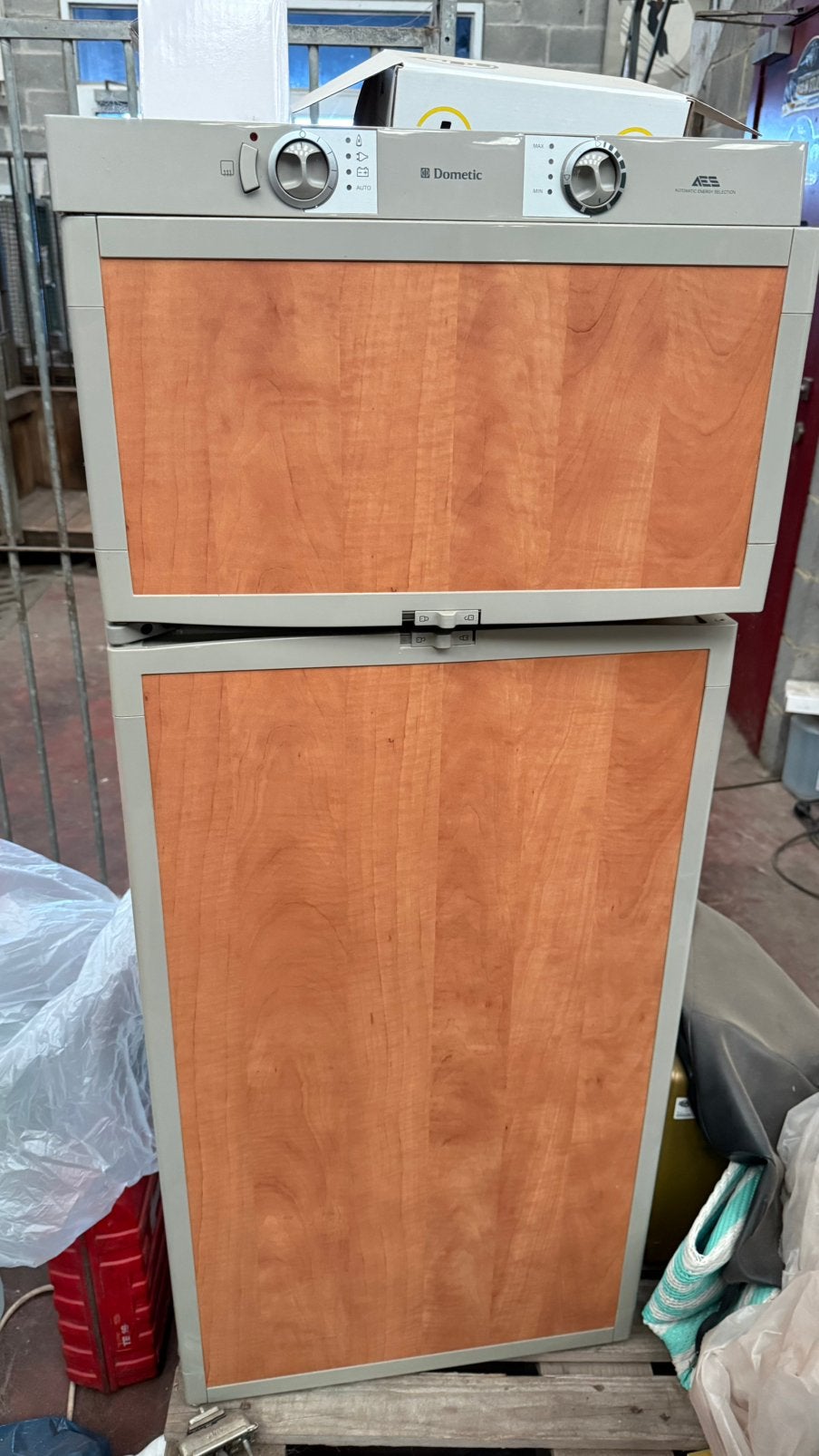 Koelkast 12v 220 v en gas, Enlèvement, Comme neuf