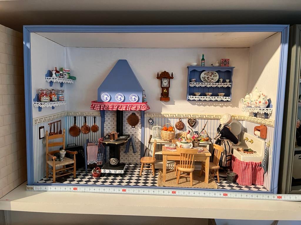 Collectie Poppenhuisjes, Kijkkastjes en Miniaturen, Verzamelen, Ophalen, Zo goed als nieuw