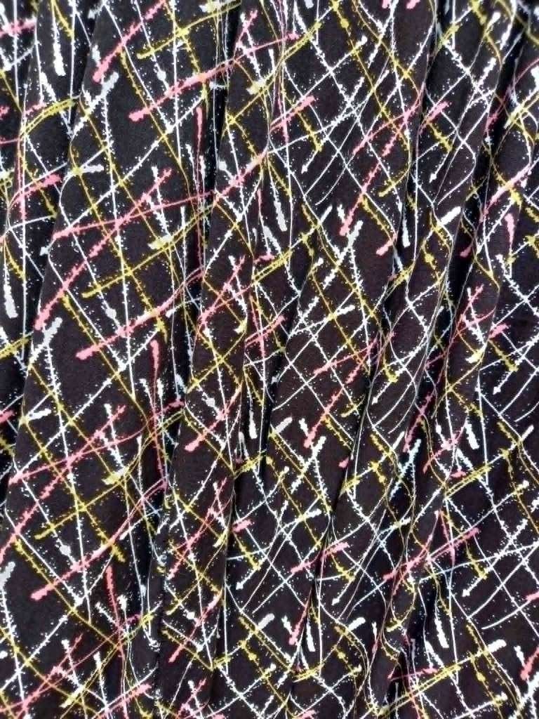 Rok zwart mt wit/roze/gele lijntjes, mt 42, viscose, 88 cm, Vêtements | Femmes, Jupes, Enlèvement ou Envoi, Taille 42/44 (L), Noir