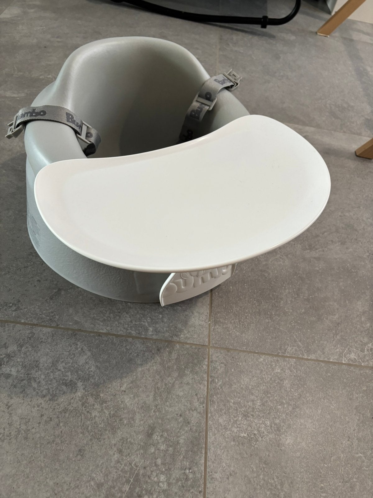 Bumbo seat met tafeltje, Kinderen en Baby's, Kinderstoelen, Ophalen, Gebruikt