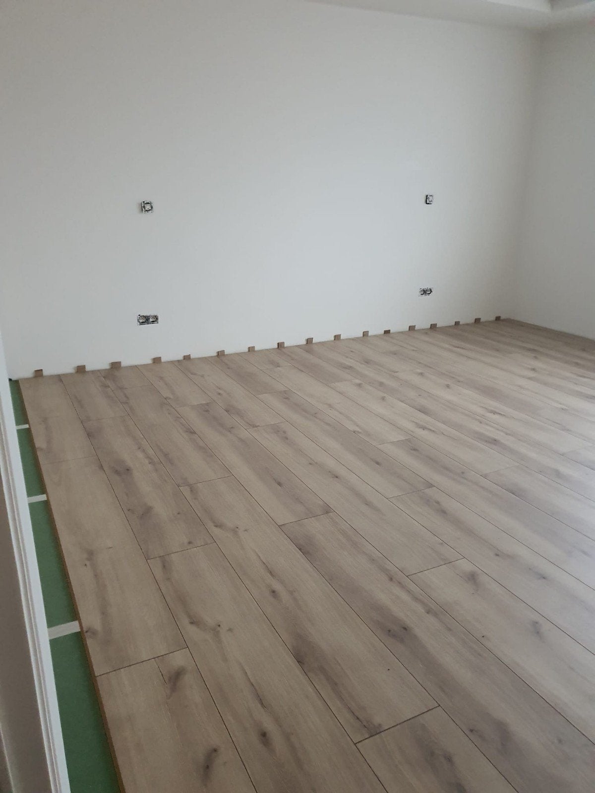 Pose parquet, plinthes,  Peinture et finition, dechet chanti, Enlèvement ou Envoi, Parquet