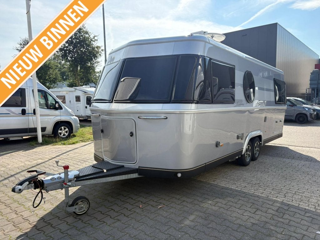 Eriba Touring 820, Caravanes & Camping, Jusqu'à 4, Entreprise, 7 à 8 mètres, Réfrigérateur