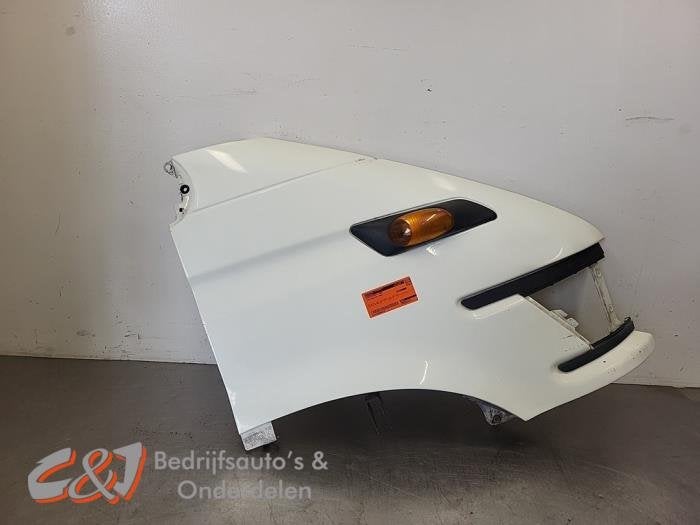 Aile avant droite d'un Iveco Daily, Autos : Pièces & Accessoires, -, 3 mois de garantie, Utilisé, Autres marques automobiles