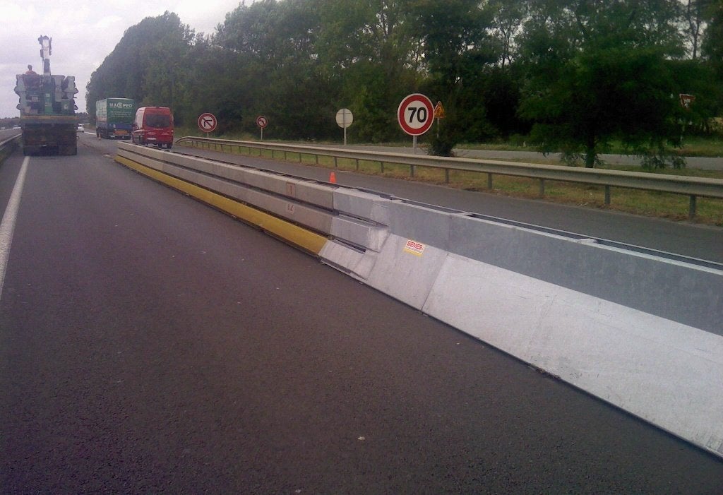 Rijbaanafscheiders keerwanden, Ophalen