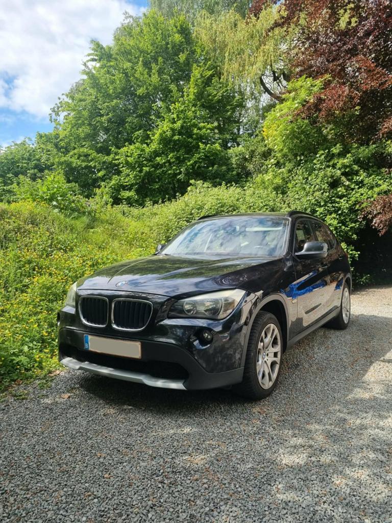 BMW X1 Petrol 2010 - Bon état - Cuir, Autos, BMW, Particulier, X1, Essence, SUV ou Tout-terrain, 5 portes, Boîte manuelle, Noir