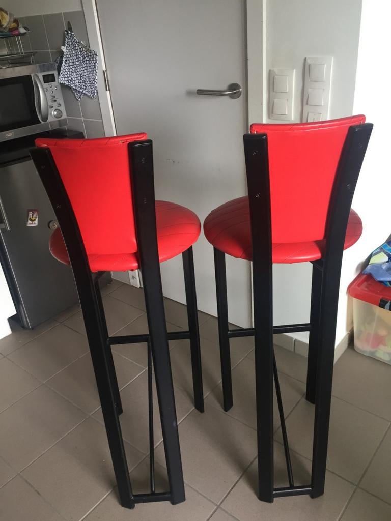 Chaises de bar, Enlèvement