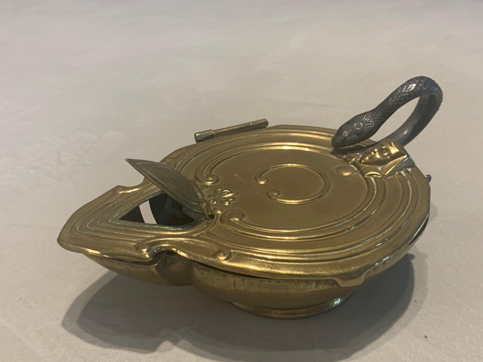Lampe à huile en cuivre style néo-égyptien Cobra & Pharaoh, Enlèvement ou Envoi