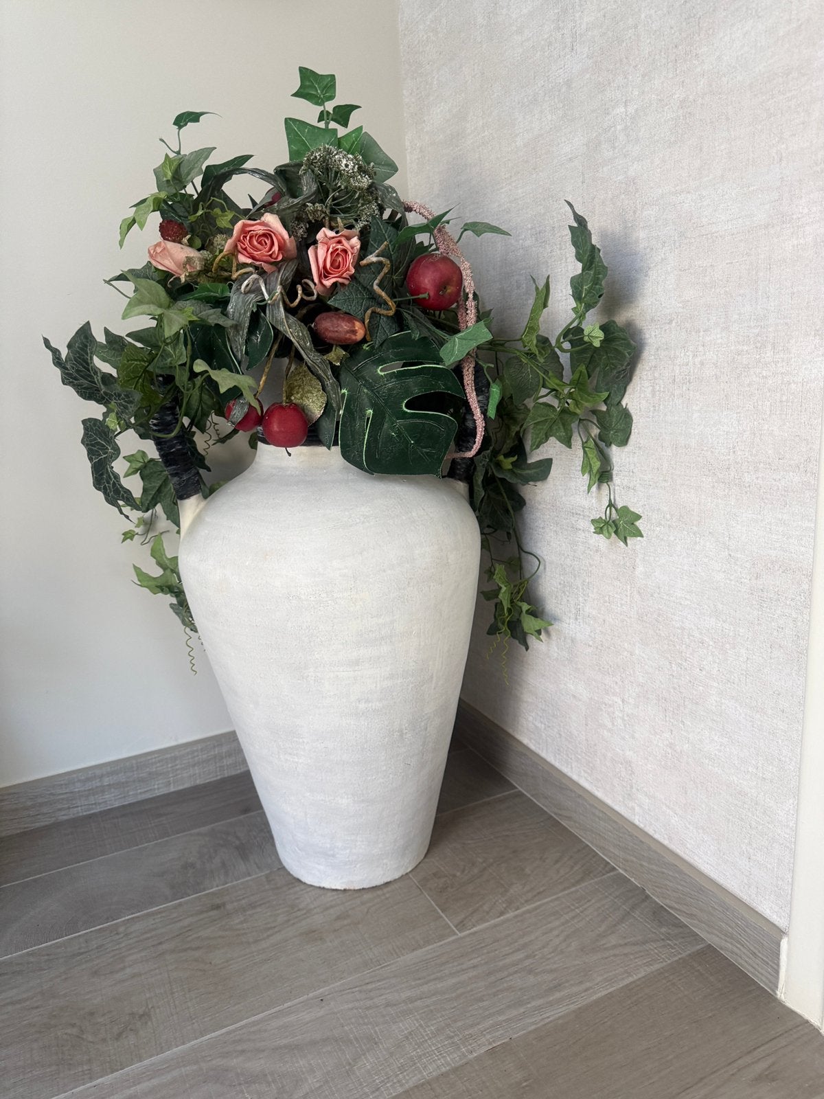 Zeer mooie decoratieve pot met kunstbloemen., Ophalen, Zo goed als nieuw