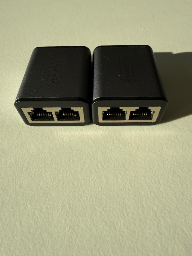 2 spliters RJ45 1 entrée 2 sorties., Ophalen of Verzenden, Zo goed als nieuw
