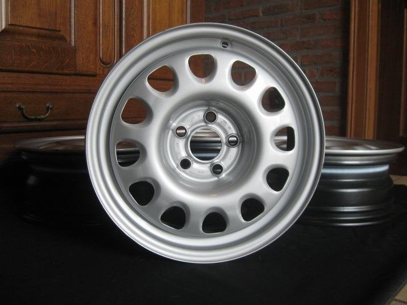 NIEUWE 5X100 15” Staal Golf 3 GTI / Passat VR6  Polo Fabia, Auto-onderdelen, Banden en Velgen, Overige, 15 inch, Velg(en), Nieuw