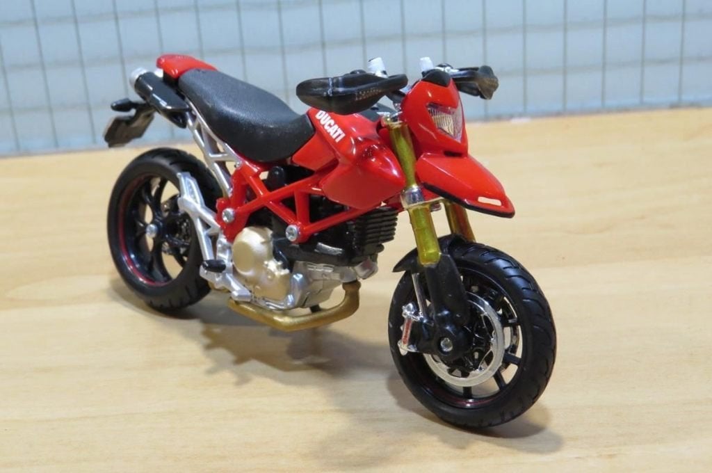Ducati Hypermotard 1100S 1:18 Maisto blister, Enlèvement ou Envoi, Neuf, Moteur, Maisto
