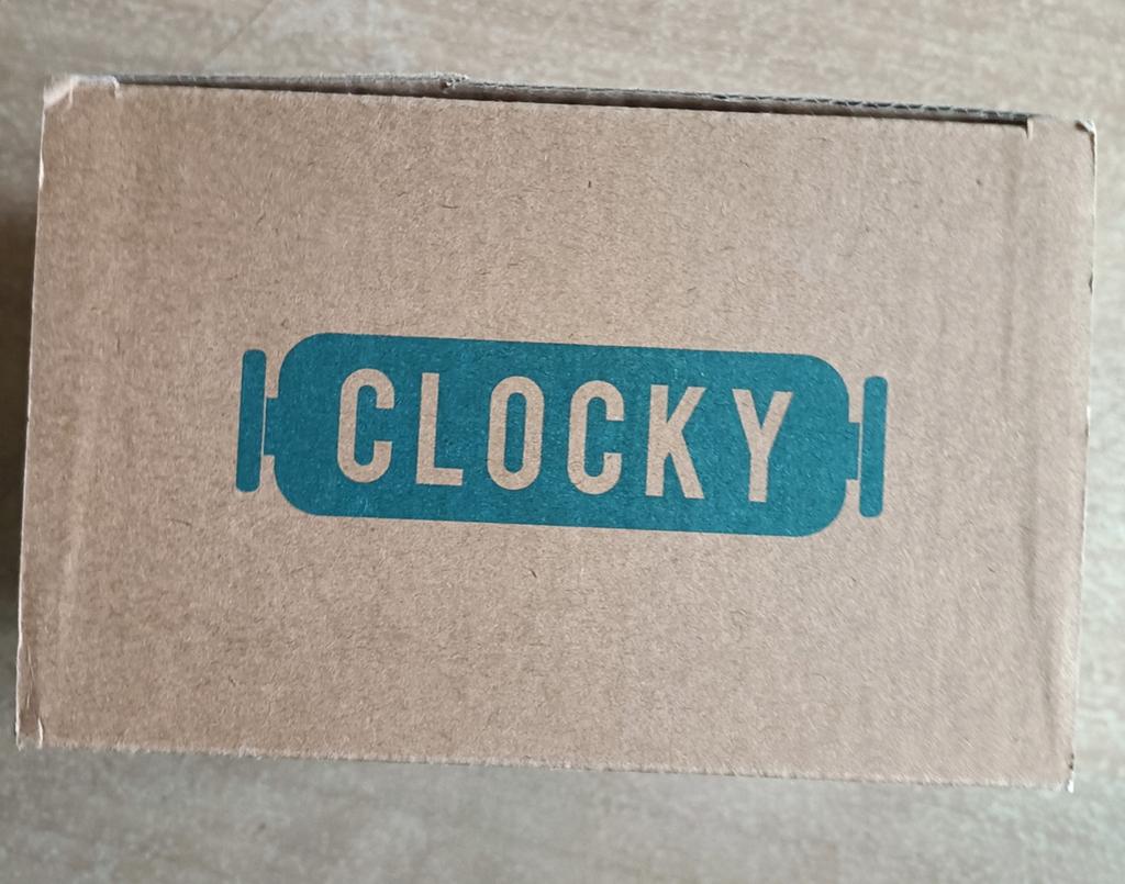 Nanda Home Clocky- Alarm clock on wheels, Elektronische apparatuur, Wekkers, Ophalen of Verzenden, Nieuw, Digitaal