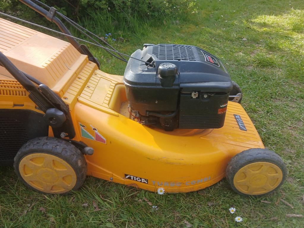 Tondeuse STIGA COMBI53 53 cm Aluminium Autotractee exc.etat, Stiga, Tondeuses à gazon à essence, Utilisé, Fonction de mulching