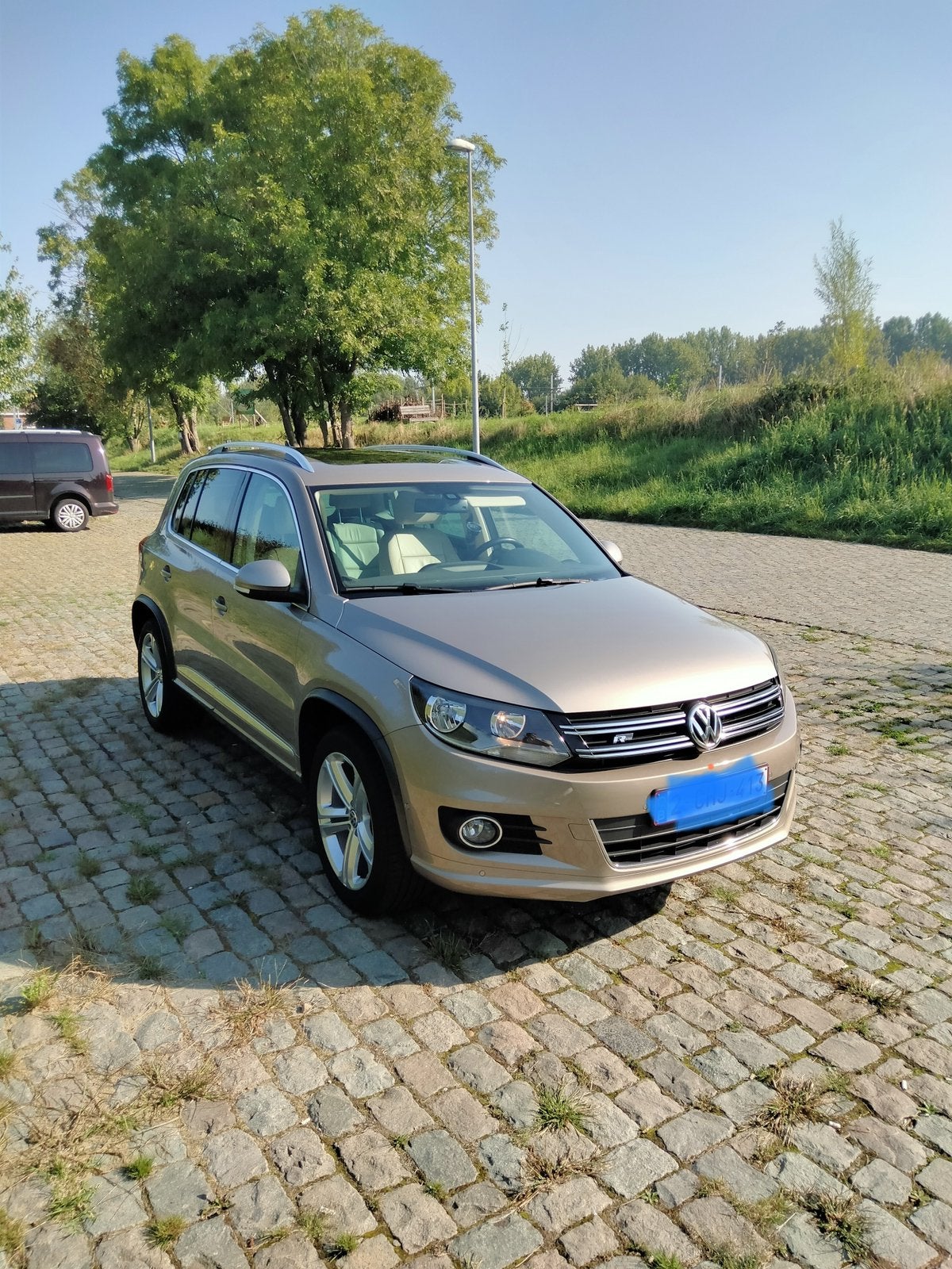 Vw Tiguan beige leder, Cuir, Phares entièrement LED, Beige, 5 portes